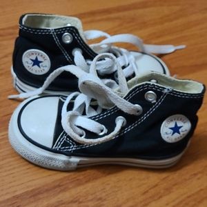 I'm selling infant size 5 converse